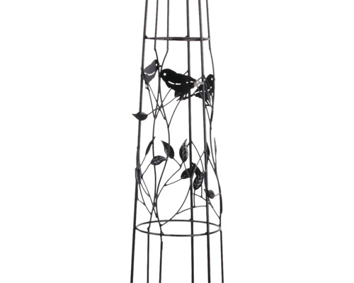 Metalen plantenobelisk met decoratieve vogel-, blad- en takmotieven.