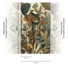 Vliesbehang met tropisch bladerpatroon en bloemen in houtlook. Hoogte 280 centimeter, breedte 159 centimeter, oneindig herhaalbaar.