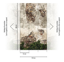 Vliesbehang met baksteenlook, afbladderend stucwerk en klimop. Afmeting 159 centimeter bij 280 centimeter. Eindeloos te herhalen.