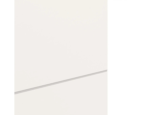 Detailopname van een wit, glad oppervlak met een horizontale schaduwvoeg.
