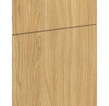 Detailopname van een oppervlak met houtlook, houtnerf en een horizontale decoratieve groef.