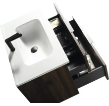 Wastafelmeubel met witte wastafel, zwarte kraan en twee geopende lades met binnenindeling in donkere houtlook.