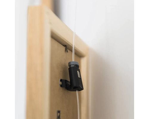 Schilderijhaak voor galerijrails met nylon koord voor het ophangen van fotolijsten aan de achterkant.