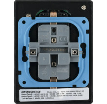 Achterkant van een ION INDUSTRIES stopcontact met aansluitklemmen en blauw montageframe.
