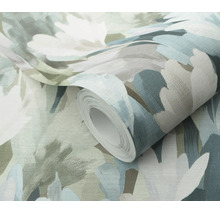 Een behangrol met een abstract bloemenpatroon in zachte penseelstreekstijl voor een moderne wandafwerking.
