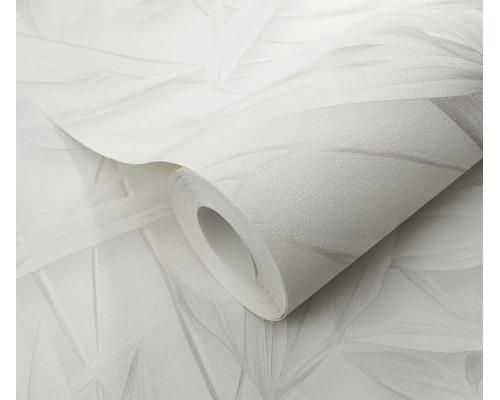 Een vliesbehang met een subtiel, abstract plantenpatroon in een gestructureerde look.