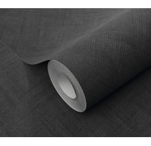 Een rol vliesbehang met een fijne textieloptiek en subtiele structuur.