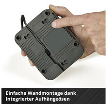 Achterzijde van een elektronisch apparaat met geïntegreerde ophangogen voor wandmontage.