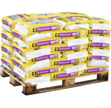 Een Europallet met meerdere zakken Sakrete Multimortel, geschikt als bouwmateriaal voor metsel- en renovatiewerkzaamheden.