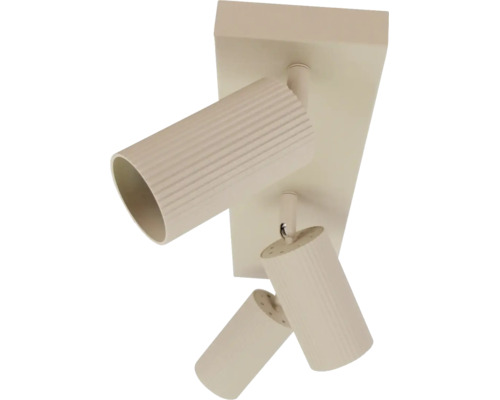 Plafondspot met drie verstelbare, geribbelde cilindrische lampen voor gerichte verlichting in binnenruimtes.