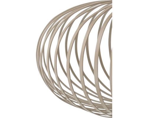Detailopname van een ronde hanglamp met een verfijnd metalen roosterontwerp