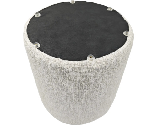 Onderzijde van een ronde poef met gestructureerde bekleding en kunststof glijders voor een stabiele basis.