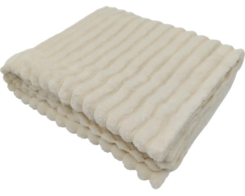 Een zachte woondeken met gestreepte structuur, opgevouwen als decoratief woontextiel.