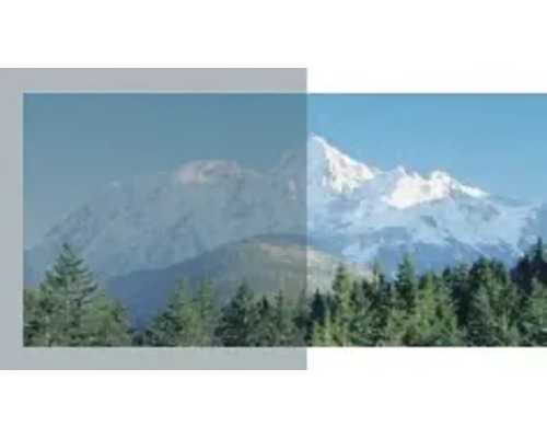 Vergelijkingsbeeld van een bergpanorama met en zonder filtereffect om de zonwering of lichtbescherming te verduidelijken.