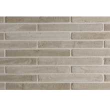 Muur met steenstrips in baksteenlook met zichtbaar voegwerk