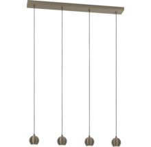 Moderne hanglamp met vier lichtpunten, een lange plafondbalk en bolvormige kappen voor gelijkmatige verlichting.