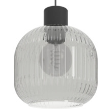 Moderne hanglamp met geribbelde glazen behuizing en bolvormige gloeilamp.