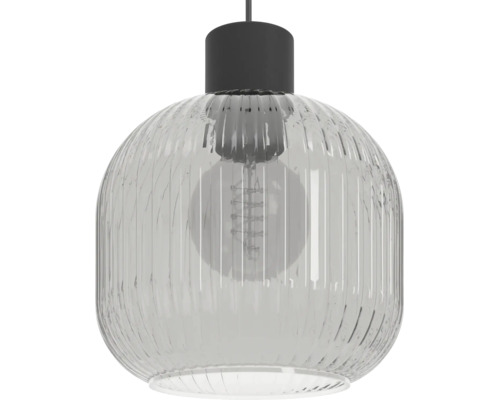 Moderne hanglamp met geribbelde glazen behuizing en bolvormige gloeilamp.