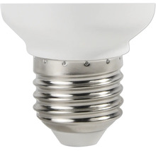 Close-up van de E27 schroeffitting van een ledlamp met schroefdraad