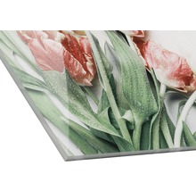Close-up van een acrylglasfoto met tulpenmotief en waterdruppels
