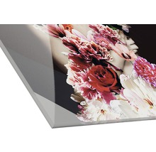 Close-up van een wanddecoratie met bloemmotief