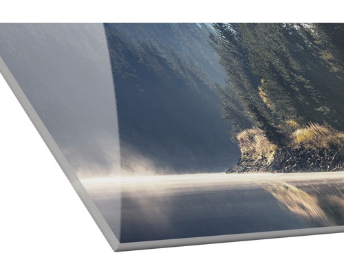 Close-up van een acrylglasplaat met een landschapsmotief