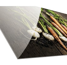 Acrylglasafbeelding met wortelen op houten tafel