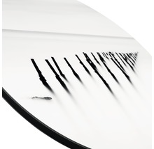 Detailopname van een snowboard met decoratieve elementen