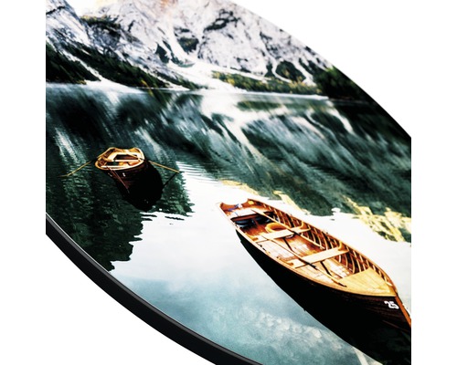 Decoratieve wanddecoratie met een meer en boten