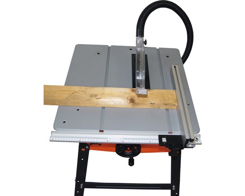 Tafelcirkelzaag met houten plank