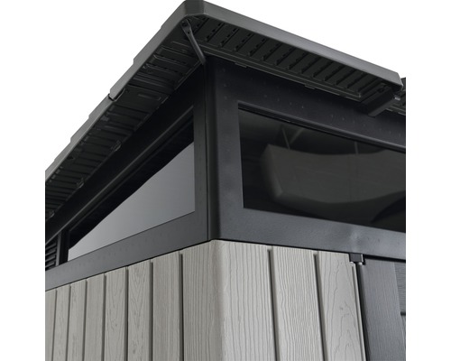 Detailopname van een tuinhuis met raam en dak