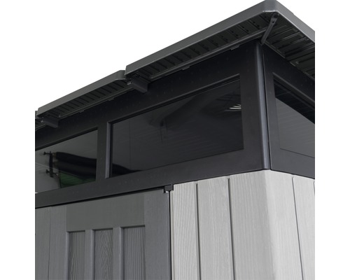 Detailaanzicht van een tuinhuis met dak en ramen