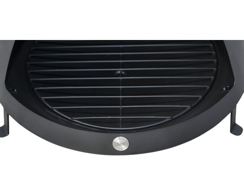 Detailopname van een zwarte vuurkorf met grillrooster