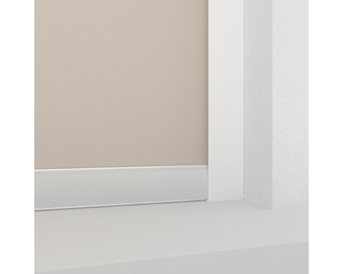 Plint tegen muur en deurkozijn