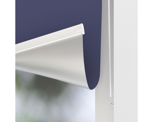 Rolgordijn aan het raam met kettingbediening