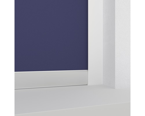 Detailopname van een plint- en deurkozijnelement