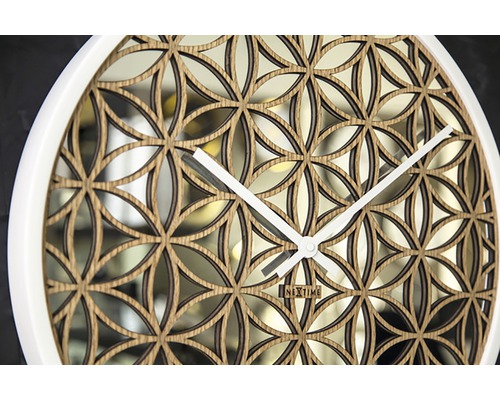Nextime wandklok met houten design en witte rand