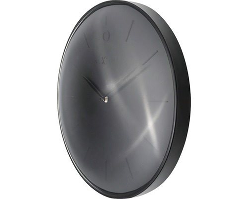 Wandklok met uur- en minutenwijzer