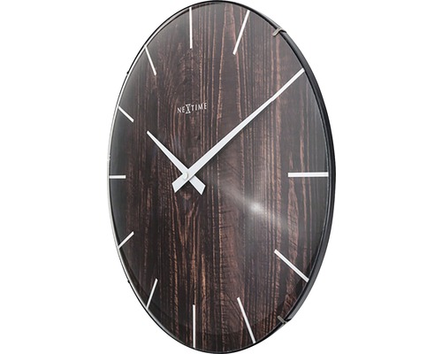 Wandklok met houtlook en witte wijzers