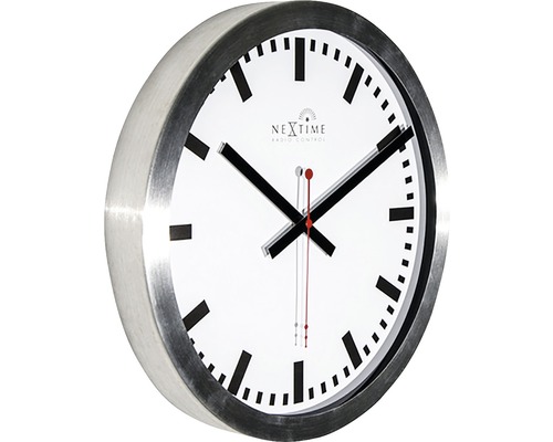 Radiogestuurde wandklok met metalen frame