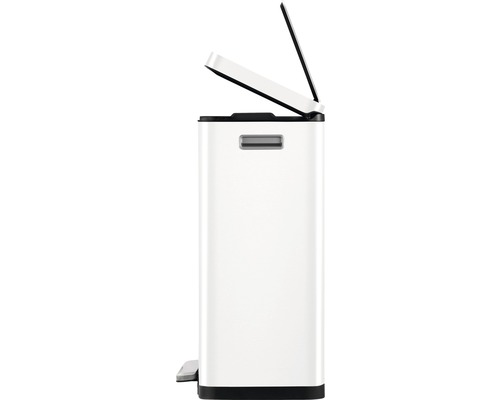 Witte pedaalemmer met open deksel