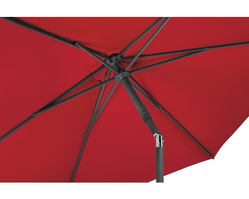 Detailopname van een rode parasol met frame