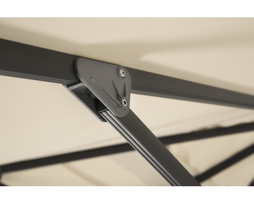 Detail van een tuinpaviljoen met metalen frame en schroeven