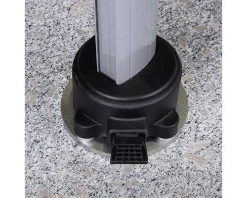 Detail van een parasolvoet met openingsmechanisme.