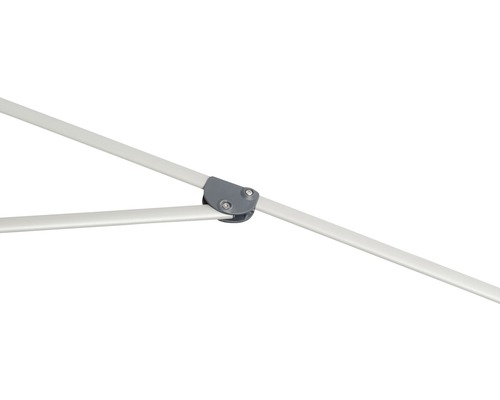 Detailopname van een aluminium stang met verbindingselement