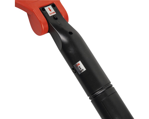 Detailweergave van de bedieningselementen van een tuingereedschap met aan- en uitknop