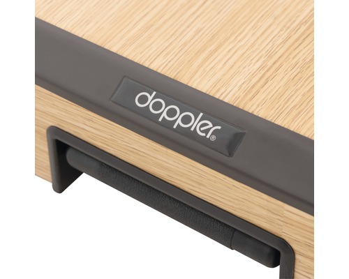 Detailopname van een houten plank met Doppler logo en handgreep