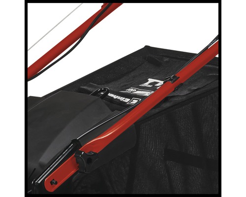 Detailopname van een grasmaaier met opvangbak