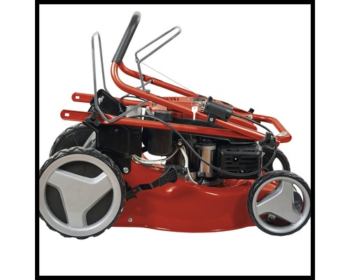 Opgeklapte grasmaaier voor ruimtebesparende opslag