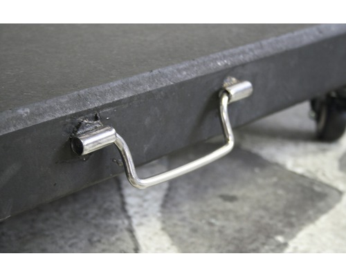 Detailopname van een transportwagen met handgreep